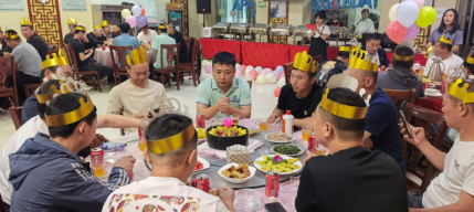 不期而至的驚喜 送給幸福的你 宏一礦職工集體生日會(huì)來(lái)啦